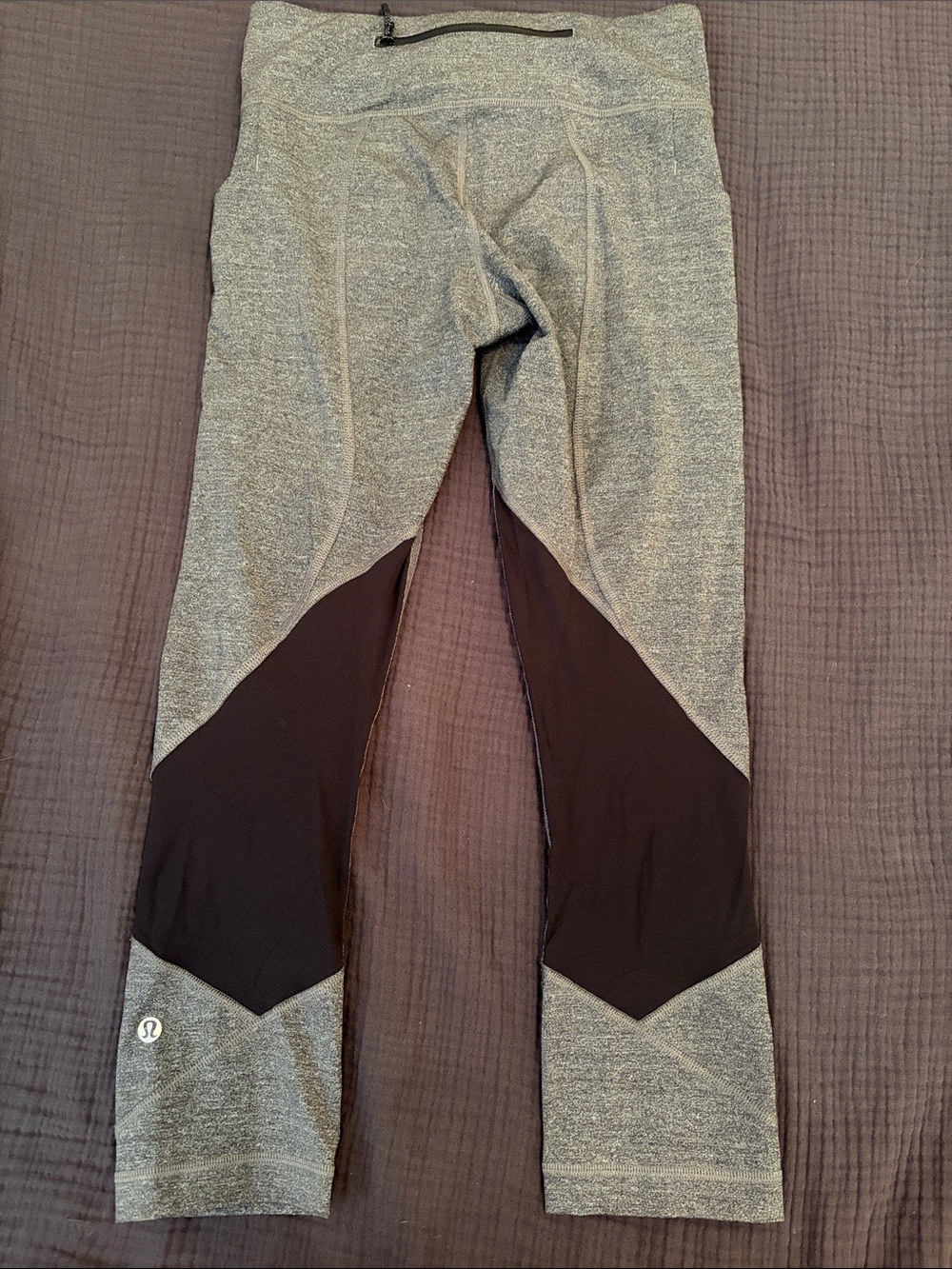 Lululemon Gray & Black Athletic Leggings Size 4